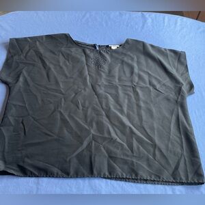 20W Vintage Black Embroidered Blouse


103